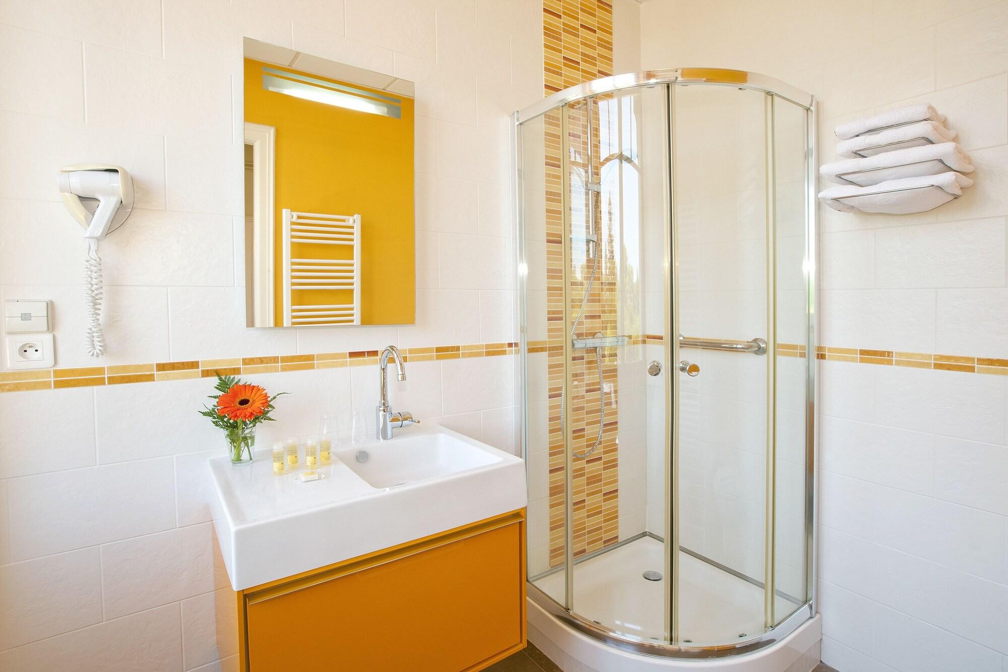 Garden & City Luxeuil Ex Le Metropole Et Les Thermes Ngoại thất bức ảnh