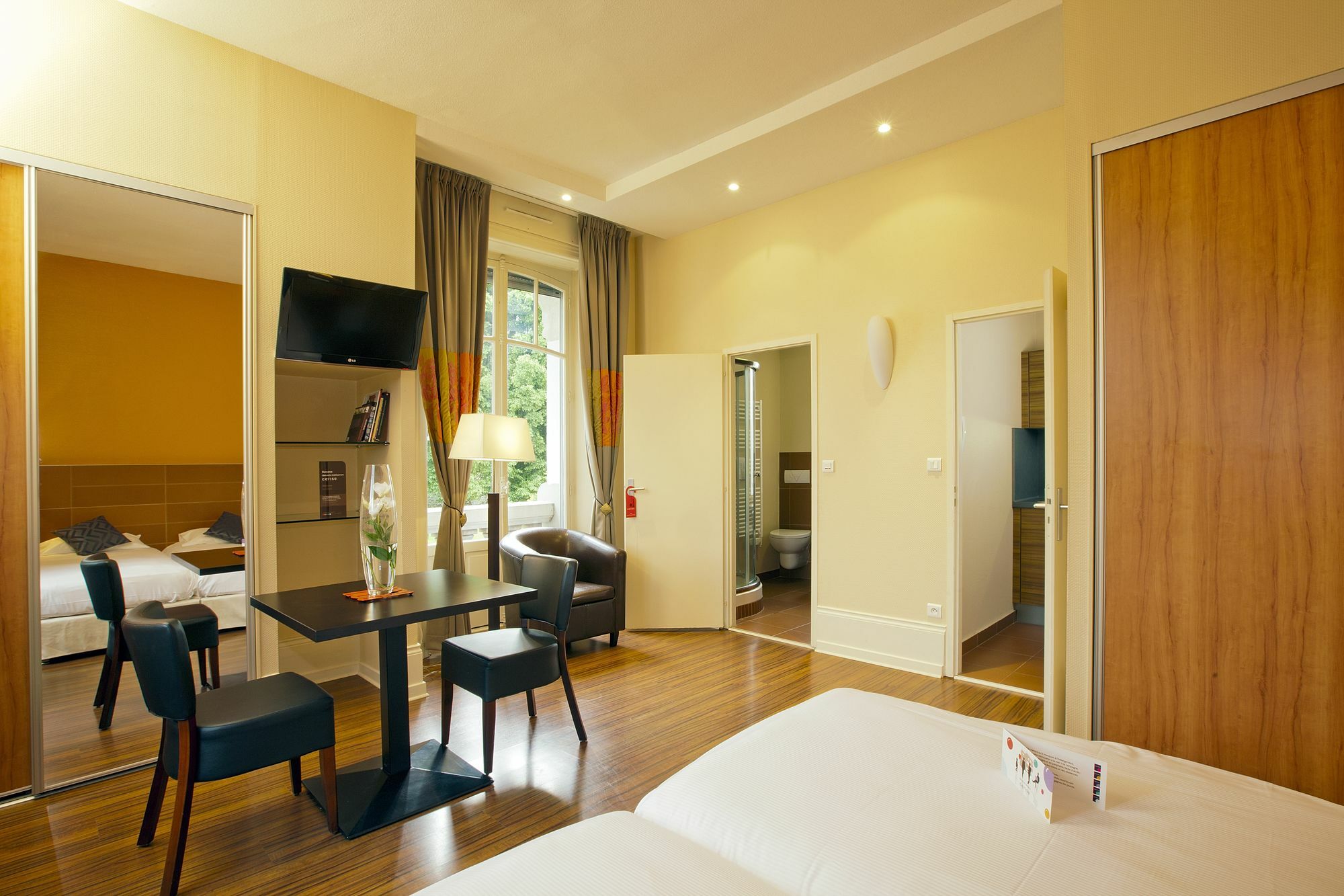 Garden & City Luxeuil Ex Le Metropole Et Les Thermes Ngoại thất bức ảnh